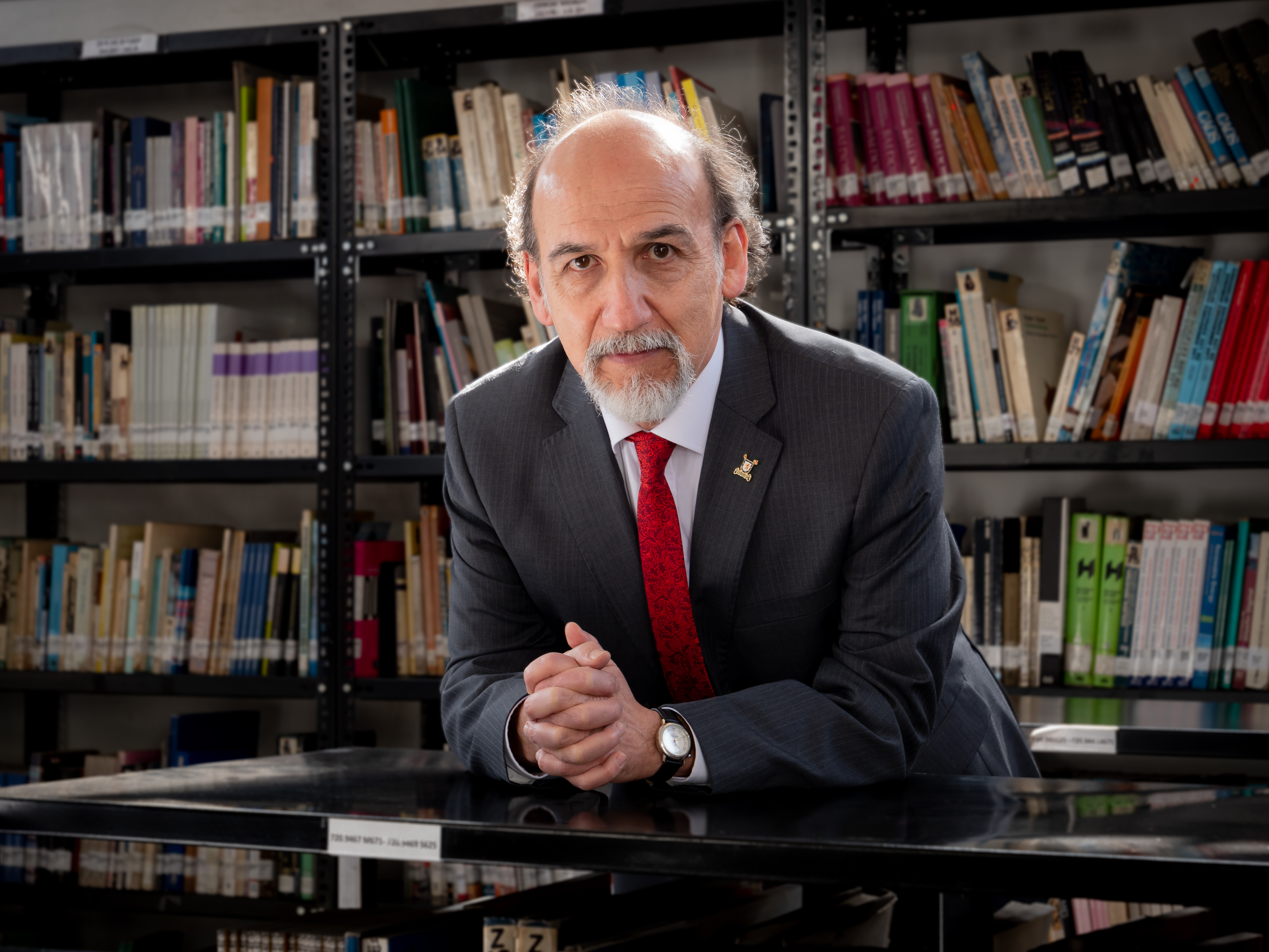 En esta imagen se ve al rector Rodrigo Vidal Rojas