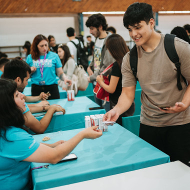 Entrega de credenciales en Gimnasio Usach