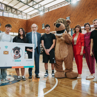 Entrega de credenciales en Gimnasio Usach