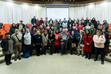 Fotografía grupal del encuentro en el salón de honor