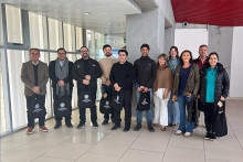 Grupo de académicos posando para la fotografía