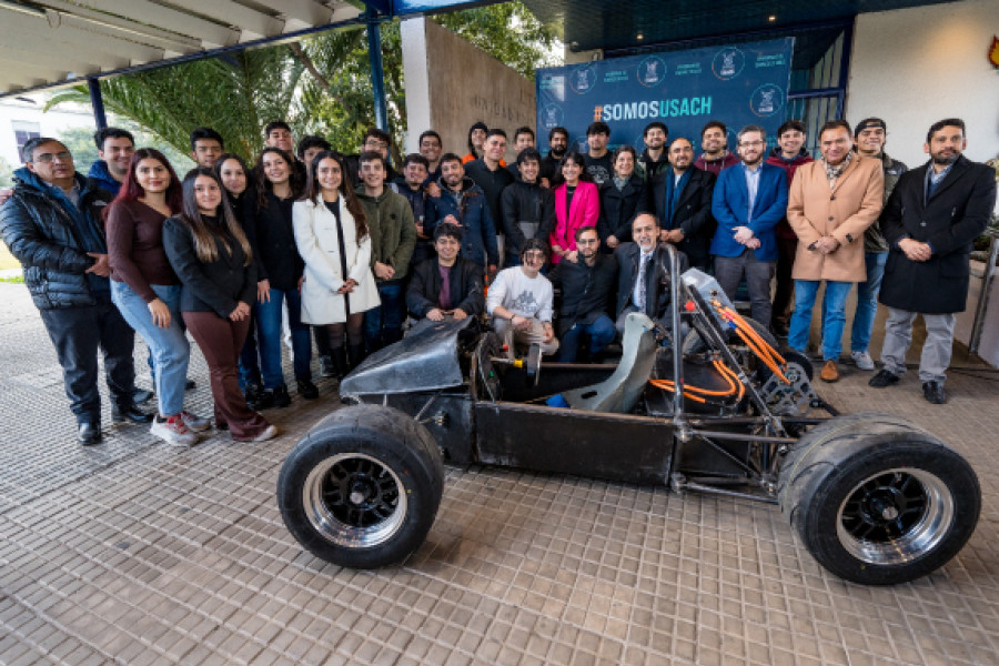 Estudiantes, Rector, primer vehículo eléctrico chileno