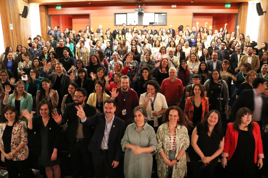 En la fotografía aparecen autoridades y asistentes a la actividad.