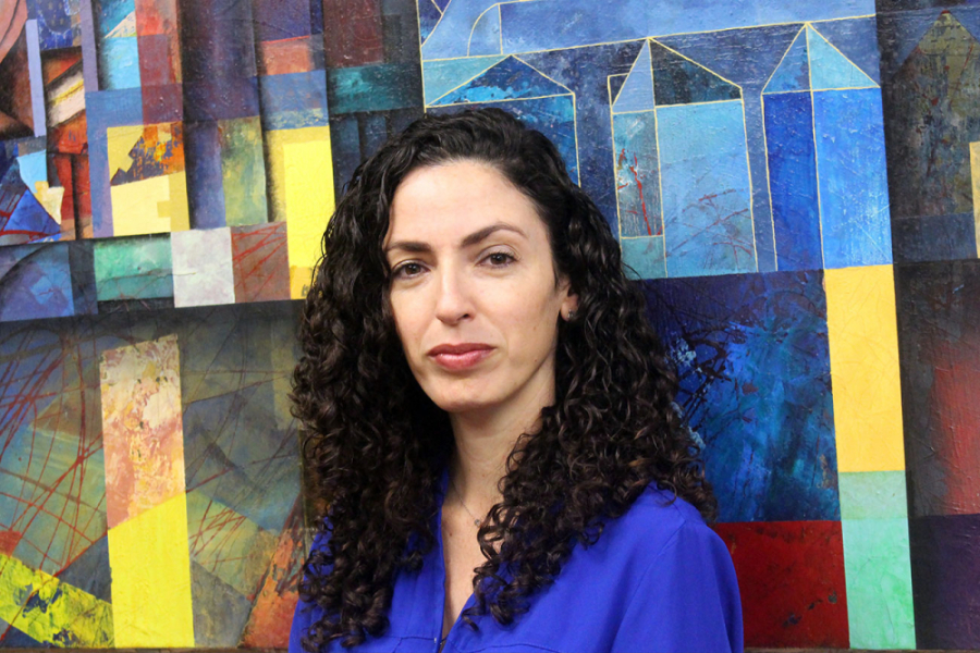 En la imagen aparecer la Dra. Yeney Lauzurique, de la Facultad de Ingeniería Usach