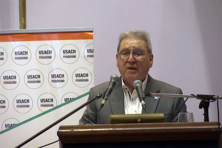 En la fotografía aparece el Premio Nacional de Periodismo y ex estudiante de nuestra universidad, Sergio Campos.