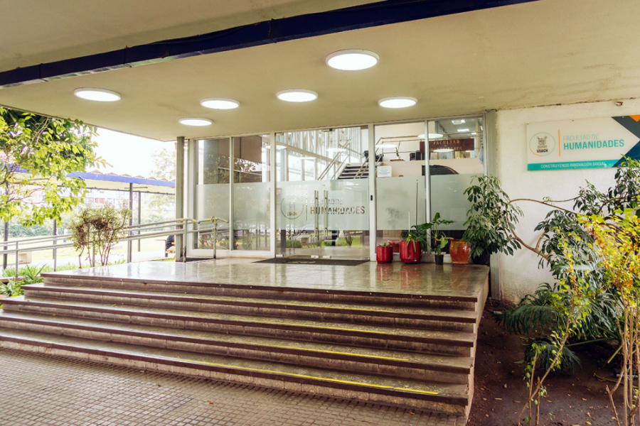 Frontis de la Facultad de Humanidades