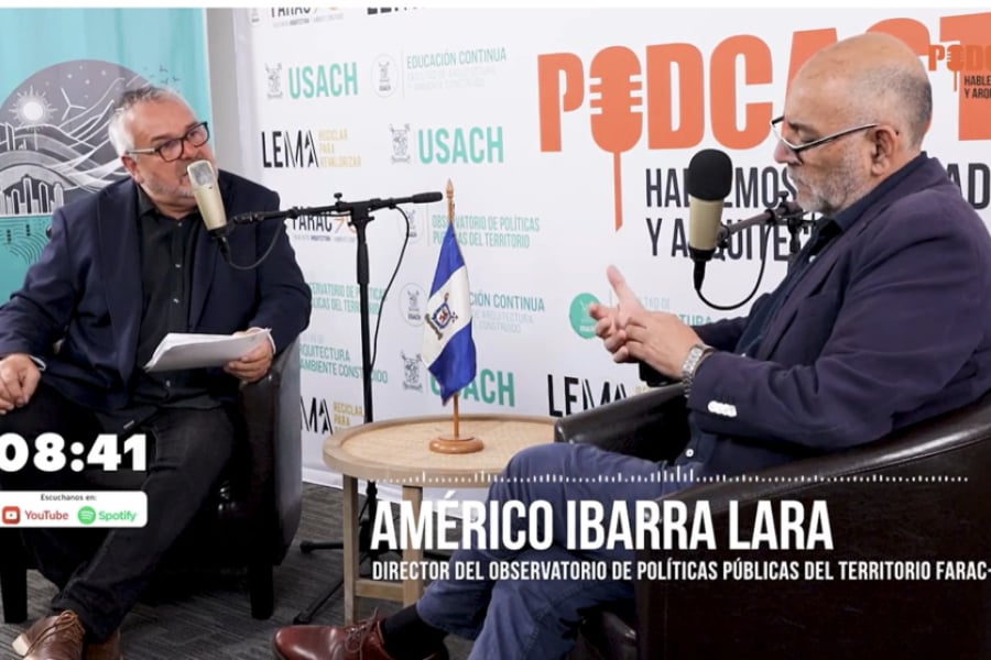 En la fotografía aparece siendo entrevistado el director del Observatorio de Políticas Públicas del Territorio Farac-Usach, Américo Ibarra Lara