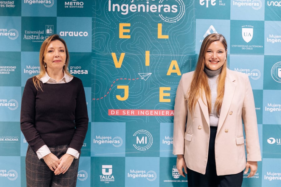 En la imagen aparecen la vicerrectora de Investigación, Innovación y Creación, Dra. Andrea Mahn Osses, y a la ingeniera en Biotecnología y docente de nuestra Universidad, Catalina Garrido Rojas.