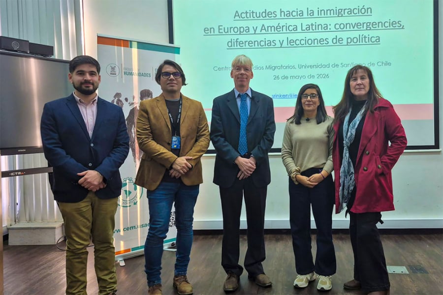 En lai magen aparece el experto español y los investigadores principales del CEM en una sala del edificio VIME