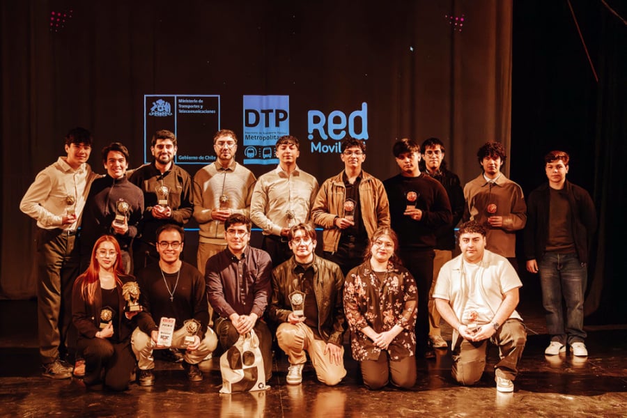 La foto muestra a las y los estudiantes reconocidos por el programa Lions Up