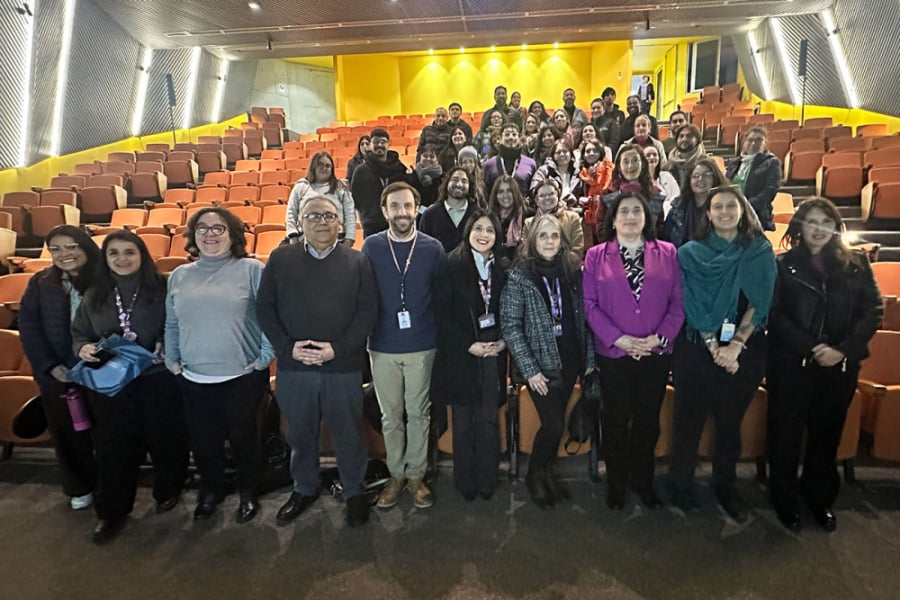 En la imagen aparecen los asistentes a la actividad realizada en el Auditorio FAE