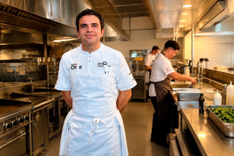 En la imagen aparece Daniel Olejnik, estudiante de Ingeniería en Alimentos de la Facultad Tecnológica,  quien integró el Team Chile que representó al país en el Bocuse d'Or Américas 2026.