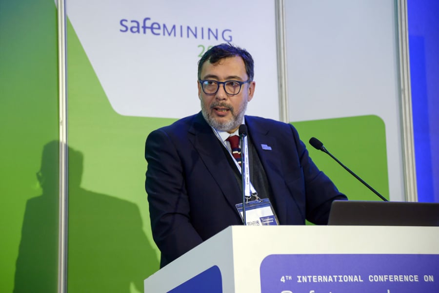 En la imagen aparece el académico Dimin Dr. Juan Pablo Vargas.
