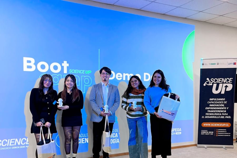 En la imagen aparecen estudiantes que son parte del proyecto